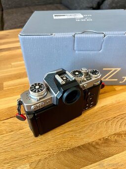 Nikon ZFC, 4x objektiv, bohaté příslušenství - 11