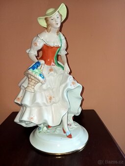 Dívka s košíkem květin. zn. ROYAL DUX 1925-38 v. 28 cm top s - 11