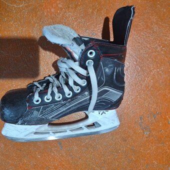 Hokejova vystroj - 11