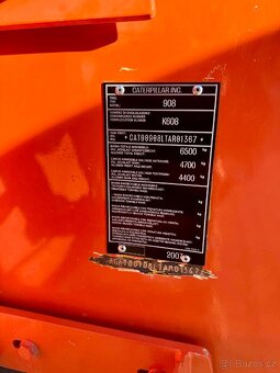 Kloubový nakladač CAT 908 - 11
