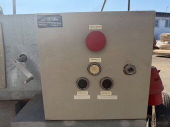 Fréza na kulatinu - dřevěné palisády - 11