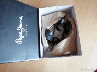 černé kožené sandály zn. Pepe Jeans - vel. 38 - 11