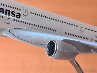 Airbus A380 LUFTHANSA velký model - 11
