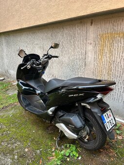Honda PCX r. 2020 12 tis. nájezd - 11