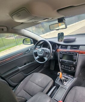 Škoda Superb 2.0TDI 103Kw Elegance - 11