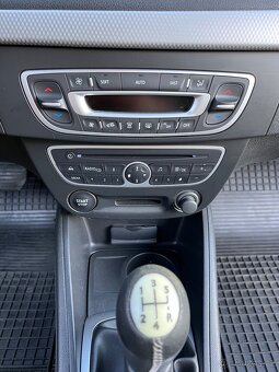 Renault Fluence 1.6 81kW 2011 Limited - 11