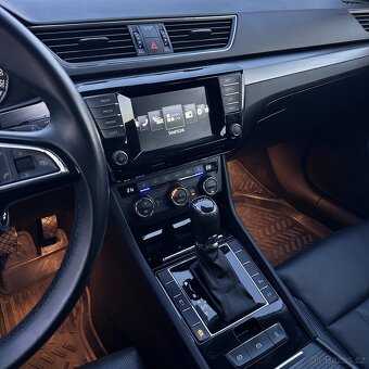 Škoda Superb Combi III 2.0 TDi 140kW/ VENT/LANE/KESSY/TAŽNÉ - 11