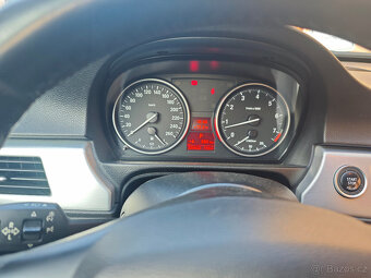 Prodám BMW E90 325i LCI - 11