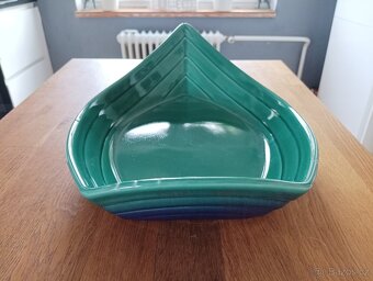 MODERNÍ KAMENINOVÁ MÍSA VE TVARU LODI APOLIA BRETAGNE - 11