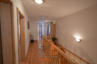 Prodej rodinného domu 4+1 s bazénem o rozloze 144 m2, ulice  - 11