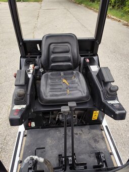 Bagr Bobcat 320. 2x lyžica. - 11