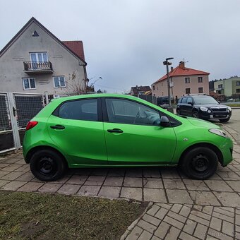 Mazda 2 benzín rok 2011 - 11