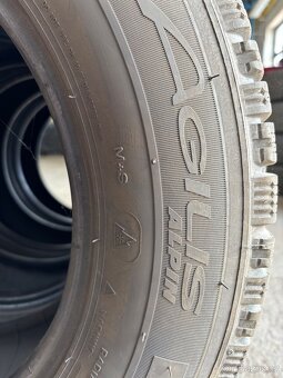 225/65 R16C Michelin - 11