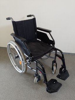 Skládací mechanický invalidní vozík se ZÁRUKOU - 11