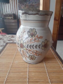 Staré sošky, keramické vázy, loď - 11