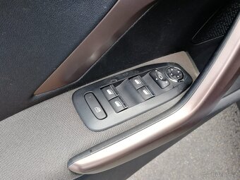 Peugeot 2008, 1.6HDi 84kW Allure vyhř. sed. - 11