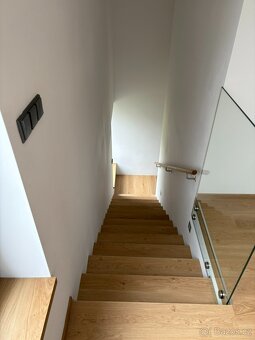 Luxusní novostavba s velkou zahradou - do 30min P+R Chodov - 11