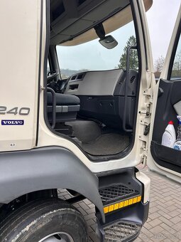 VOLVO FL 240, 12t + 3ks kontejner - 11