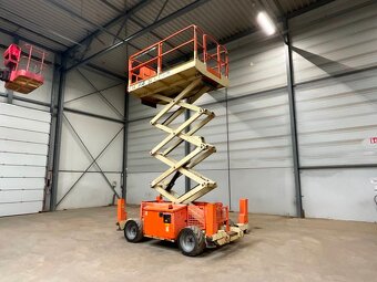 TERÉNNÍ NŮŽKOVÁ PLOŠINA JLG 260 MRT - 11