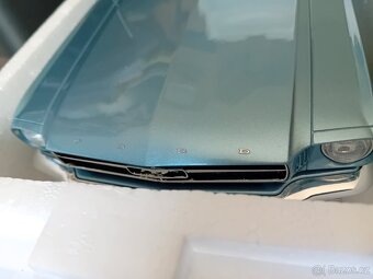 Dodge Challenger R/T a Ford Mustang  1:12 Ottomobile - 11