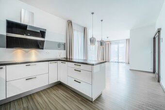 Prodej RD 5+kk/terasa, bazén, zimní zahrada, tepelné čerpadl - 11