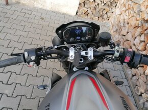 TRIUMPH STREET TRIPLE 765 RS - 11