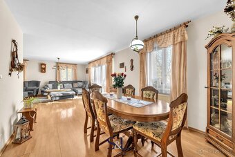 Rodinný dům s apartmánem, bazénem a naprostým soukromím – Ja - 11