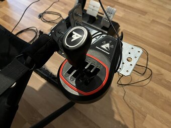 Thrustmaster T300 + playseat + Thrustmaster TH8S - 11