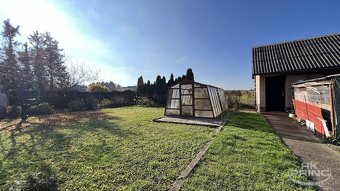 Rodinný dům 230 m2 o dispozici 2x bytová jednotka s garáží n - 11