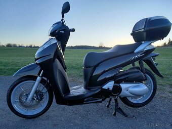 Honda SH 300i - 11