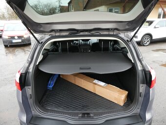 Ford Focus 1.6i 92kW serviska, klima - 11