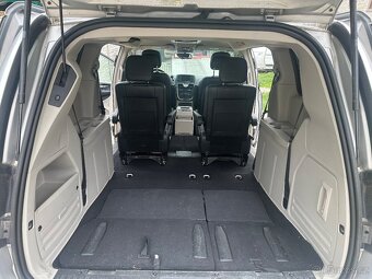 CHRYSLER TOWN & COUNTRY 3,6 L V6 211kw 118416km 7 míst 2012 - 11