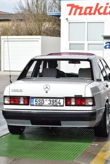 Mercedes Benz 190D - 11