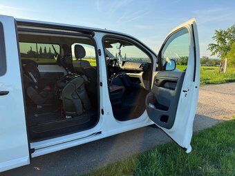 Peugeot EXPERT-TRAVELLER 2018 rok - 11
