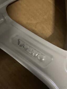 Orig zimni Alu Volvo XC60 r18 235/60/18 95% dot24 - 11