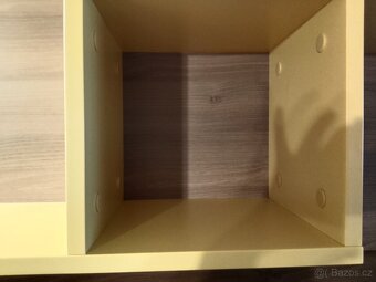 Dětský psací stůl s nástěnnou policí - 11