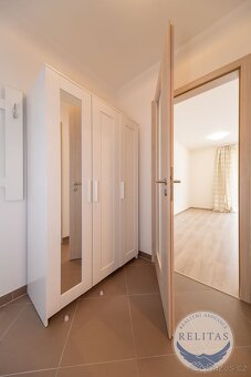 Pronájem nezařízeného bytu 1+kk 34 m² + 6 m² + balkon, Praha - 11