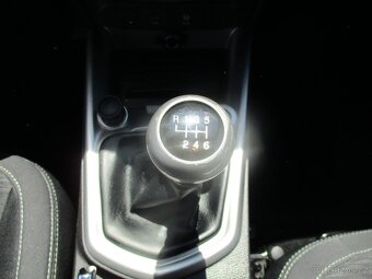 SSANGYONG TIVOLI 1,6e-XDi kamera ESP 2019 - 11