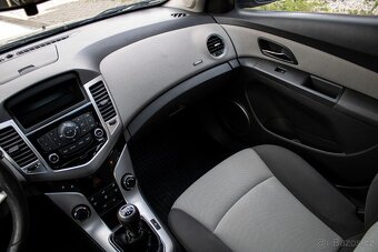 Chevrolet Cruze 1.6 16V LS - 11