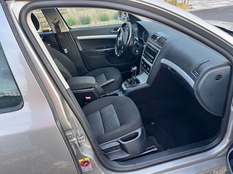 Škoda OCTAVIA COMBI 1.6 TDI - spěchá - 11
