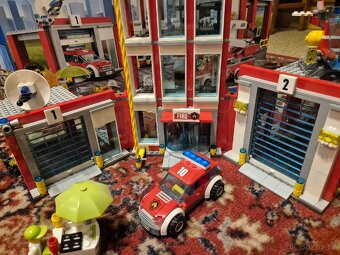 Lego City hasičská stanice 60110 - 11