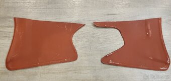 Jawa 50 pionýr 550, 555 prsíčka, dvířka, podsedláky, víčko - 11