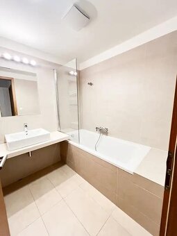 Pronájem bytu 2+kk 65 m²
 Praha -7 - 11