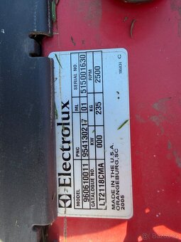 Zahradní traktor jonsered - 11