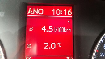 VW TOURAN 2.0TDI 103KW 7MÍST FREESTYLE 2010 196000KM VÝBAVA - 11