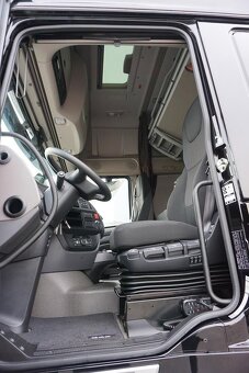 Souprava DAF XF 480 6x2 včetně plachtové nástavby a přívěsu. - 11