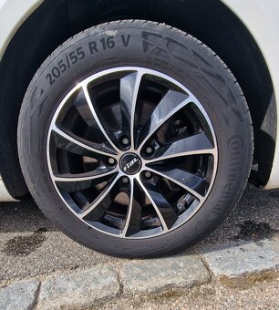 Volkswagen Touran 2.0 TDi, servisní knížka - 11