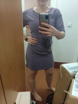 Fialové elegantní šaty - 11