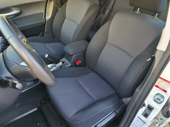 Toyota Auris 1,6 VVT-i benzin -zánovni stav - 11