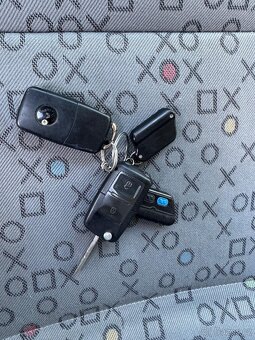 VW TRANSPORTER T5 1.9TDI BEZ DPF LONG 6 MÍST R.V.2007 - 11
